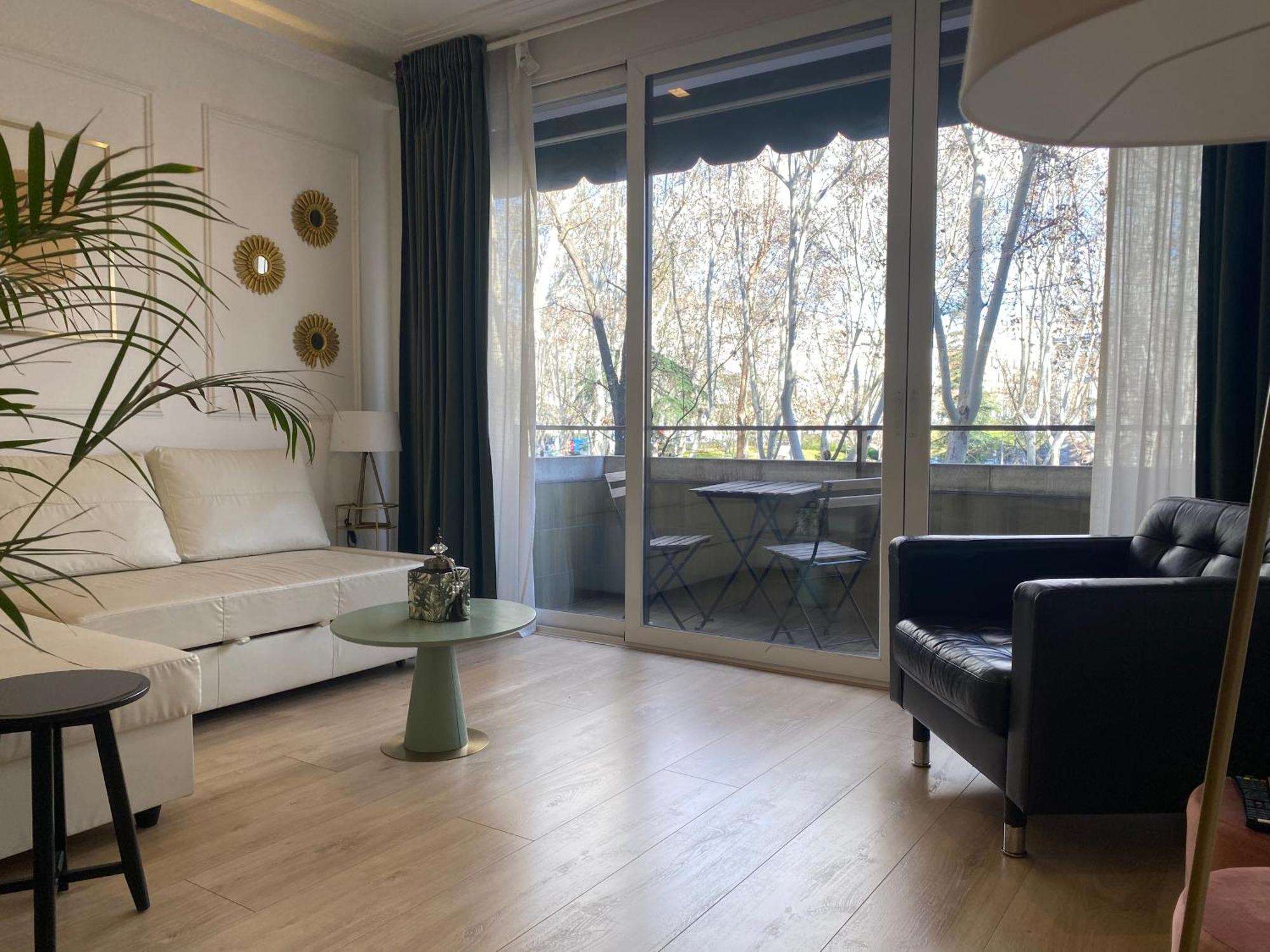Lujoso Apto Paseo Del Prado Lägenhet Madrid Exteriör bild
