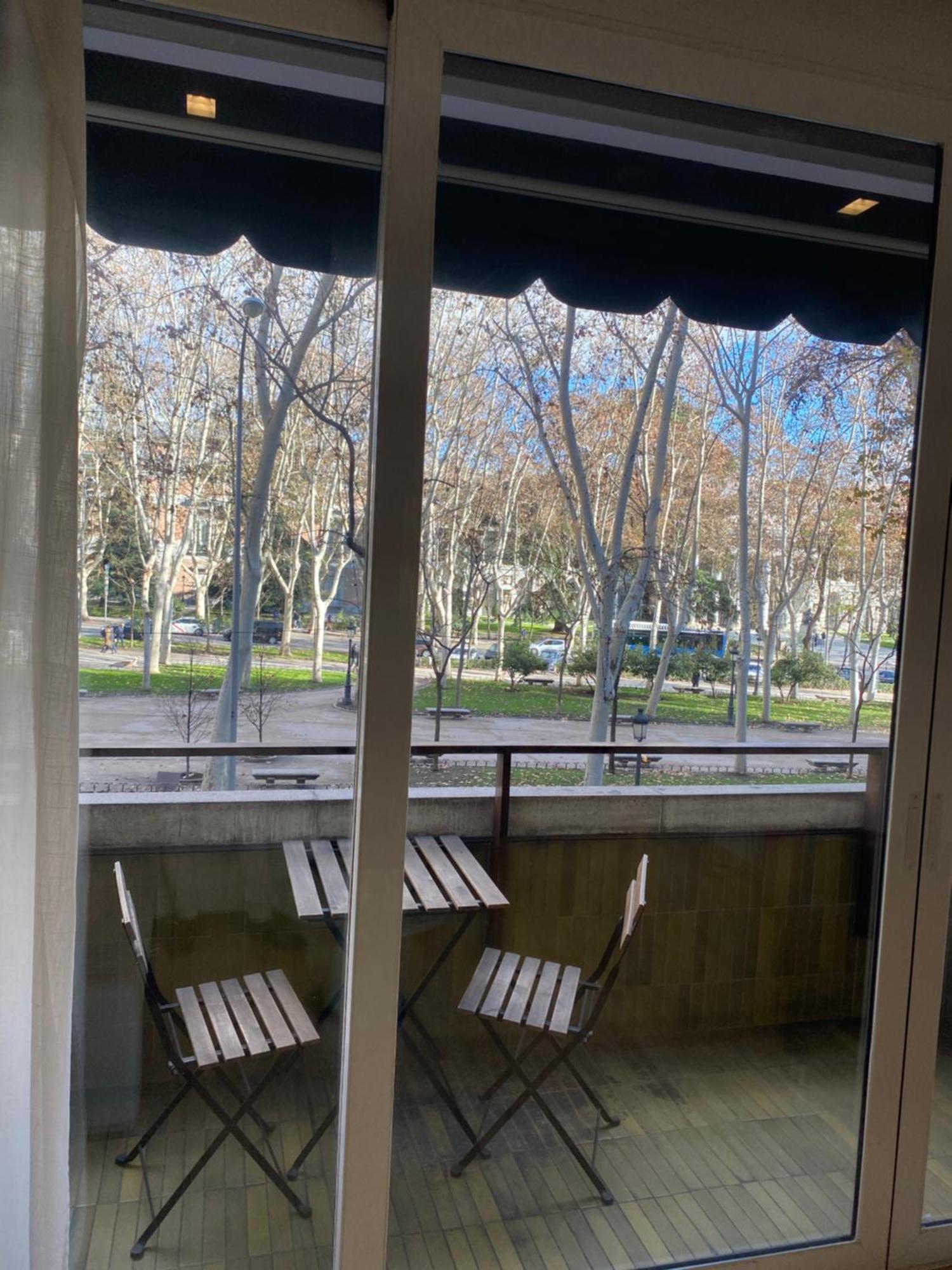 Lujoso Apto Paseo Del Prado Lägenhet Madrid Exteriör bild